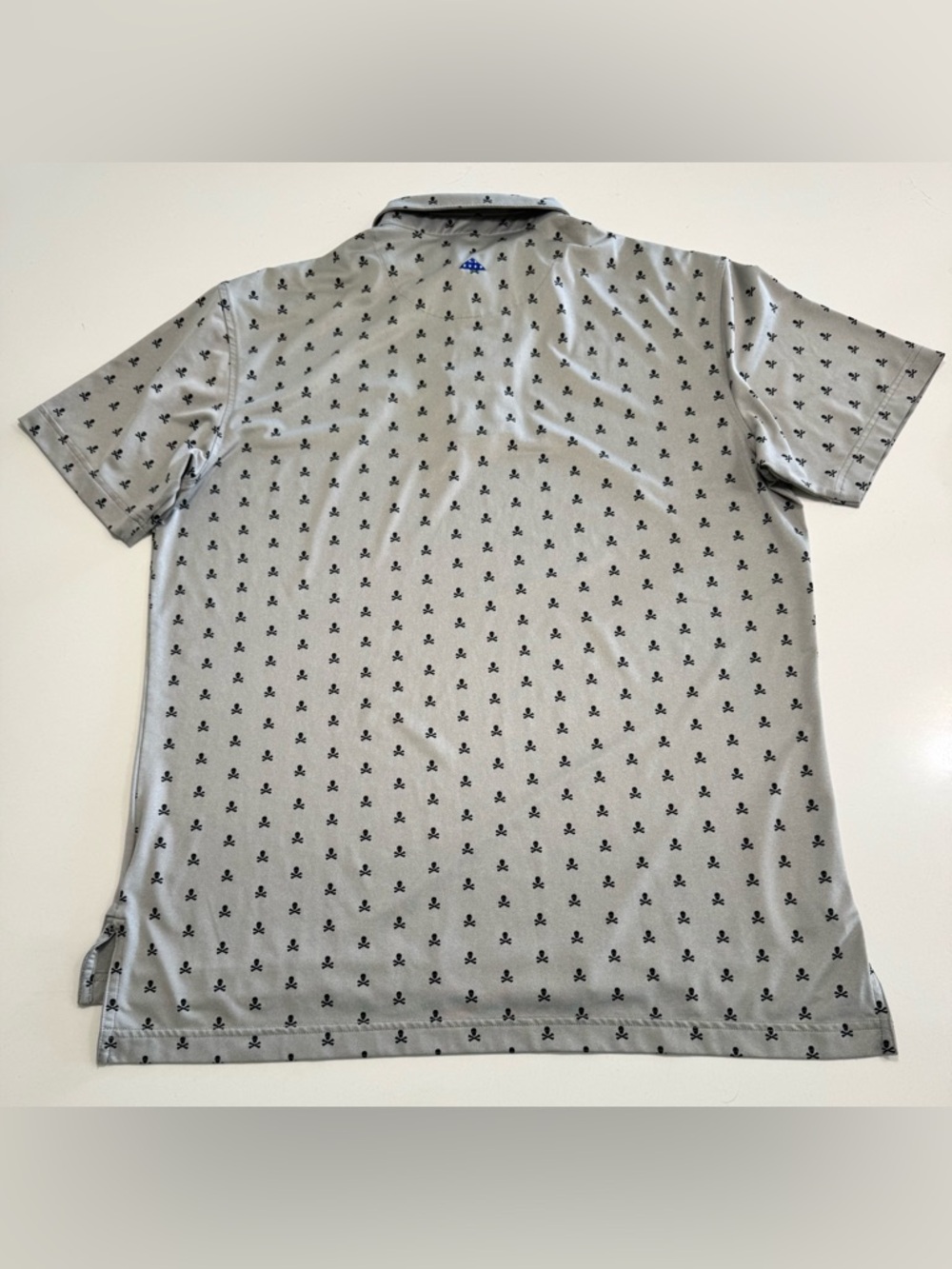 Peter Millar Summer Comfort Polo Shirt Mens Medium Gray Skull Crossbones Graphic - Picture 2 of 8